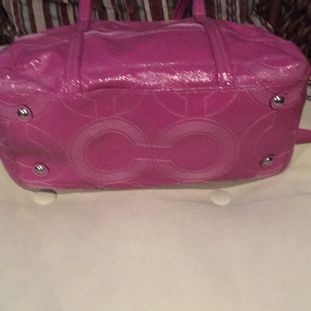 Coach Patent leather signature bag. - Picture 3 of 5